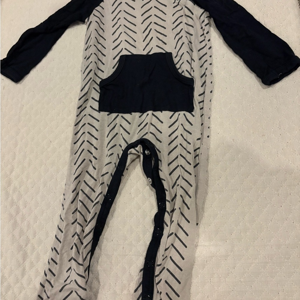Kyte BABY Gray and black One-Piece Romper, GUC 6-12 mo